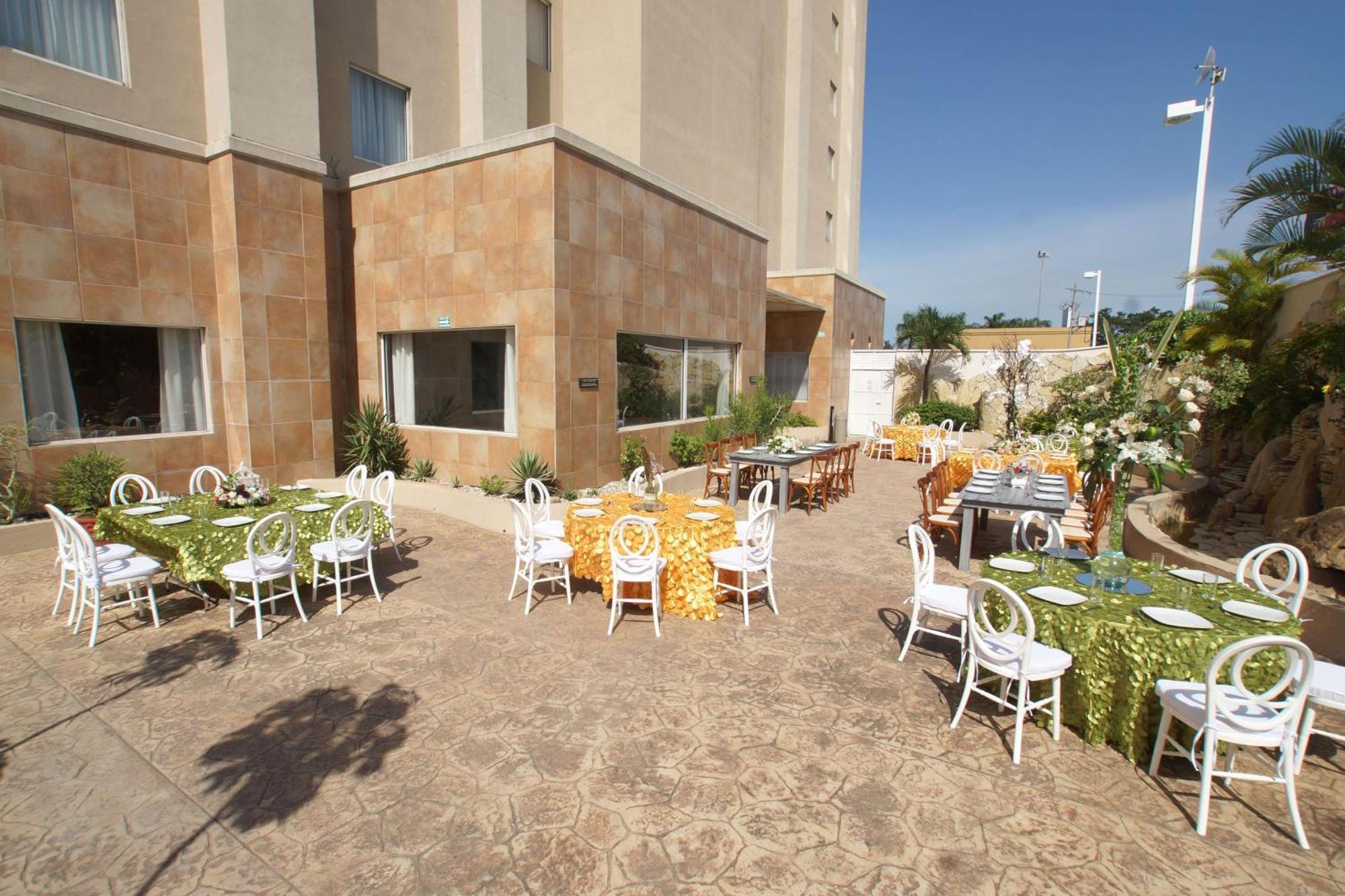 Hampton Inn Tampico Airport Exterior foto